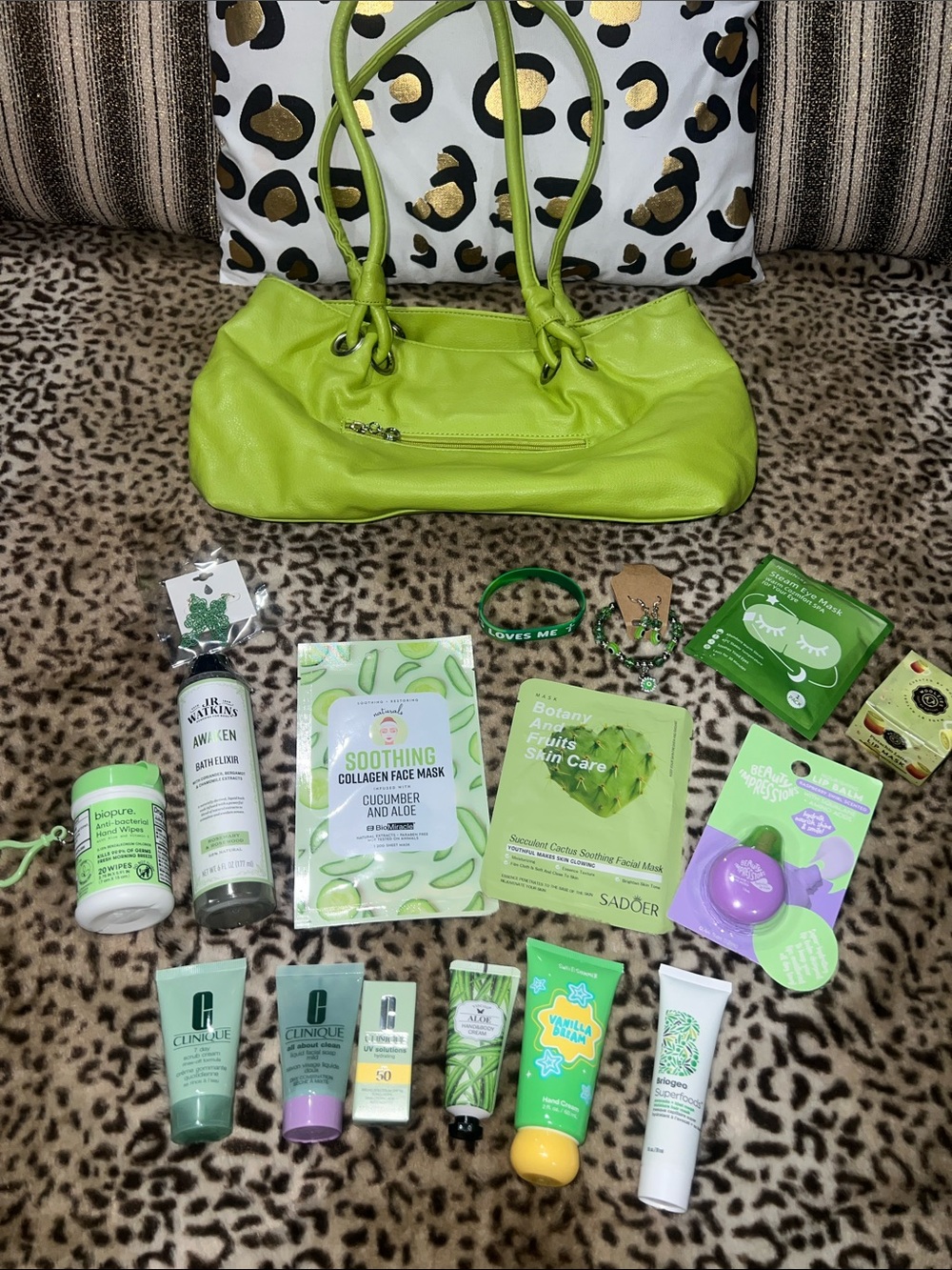Green Beauty Bundle - 18 Pieces. Includes Purse